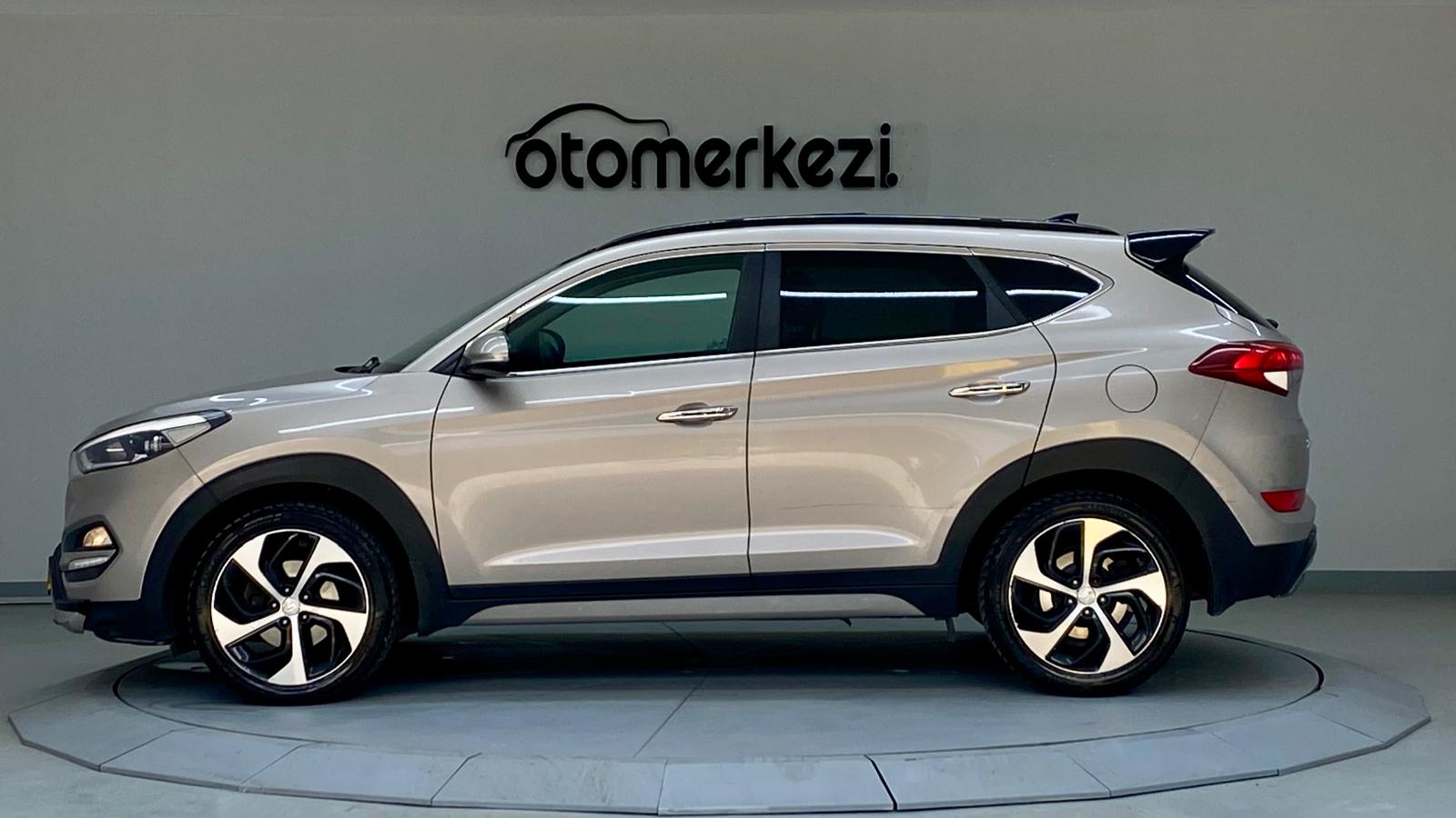 HYUNDAI TUCSON 3